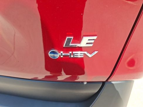 Used 2025 Toyota RAV4 LE AWD/4WD image 12