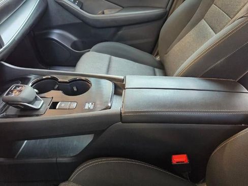 Used 2024 Nissan Rogue SV FWD image 21