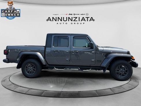 Used 2025 Jeep Gladiator Sport AWD/4WD image 6