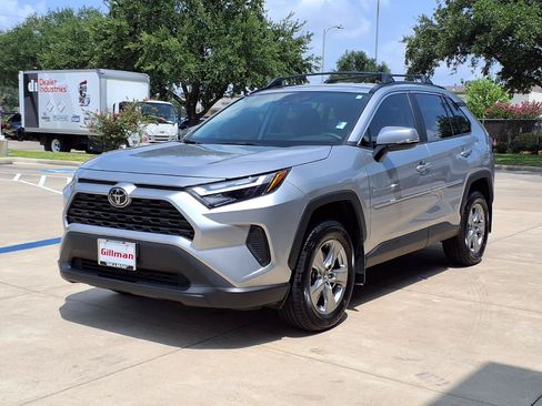 Used 2024 Toyota RAV4 XLE AWD/4WD image 5