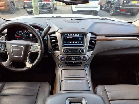 Used 2019 GMC Yukon XL Denali w/ Denali Ultimate Package AWD/4WD image 7