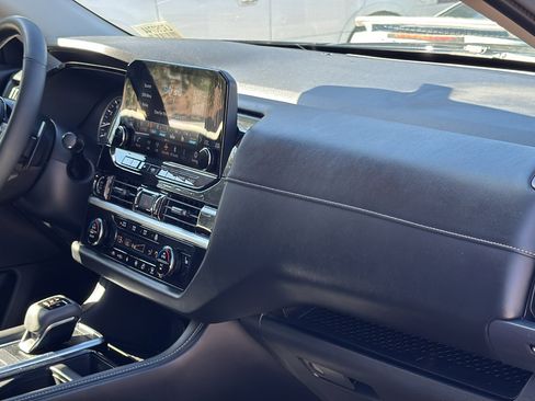 Used 2023 Nissan Pathfinder SL w/ Black Appearance Package image 29