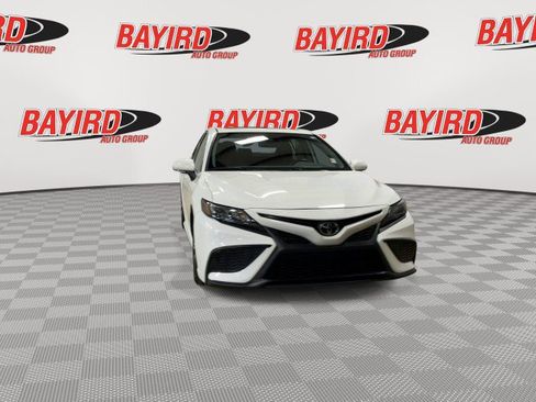Used 2022 Toyota Camry SE w/ Convenience Package FWD image 3