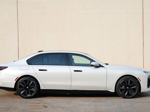 Used 2023 BMW i7 xDrive60 w/ Executive Package 2 AWD/4WD image 68
