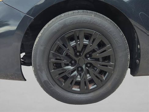 Used 2012 Toyota Camry LE FWD image 9