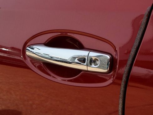 Used 2018 Nissan Rogue SV image 21