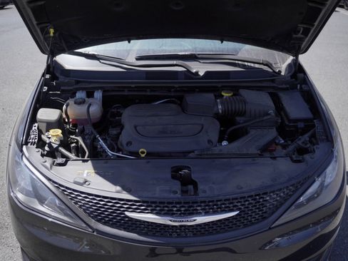 Used 2023 Chrysler Voyager LX image 30