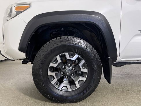 Certified 2021 Toyota Tacoma TRD Off-Road w/ Technology Package AWD/4WD image 11