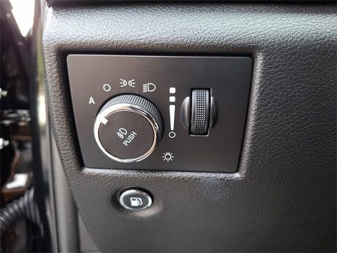 Used 2018 Jeep Grand Cherokee Altitude image 24