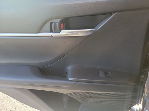 Used 2023 Toyota Camry SE image 8