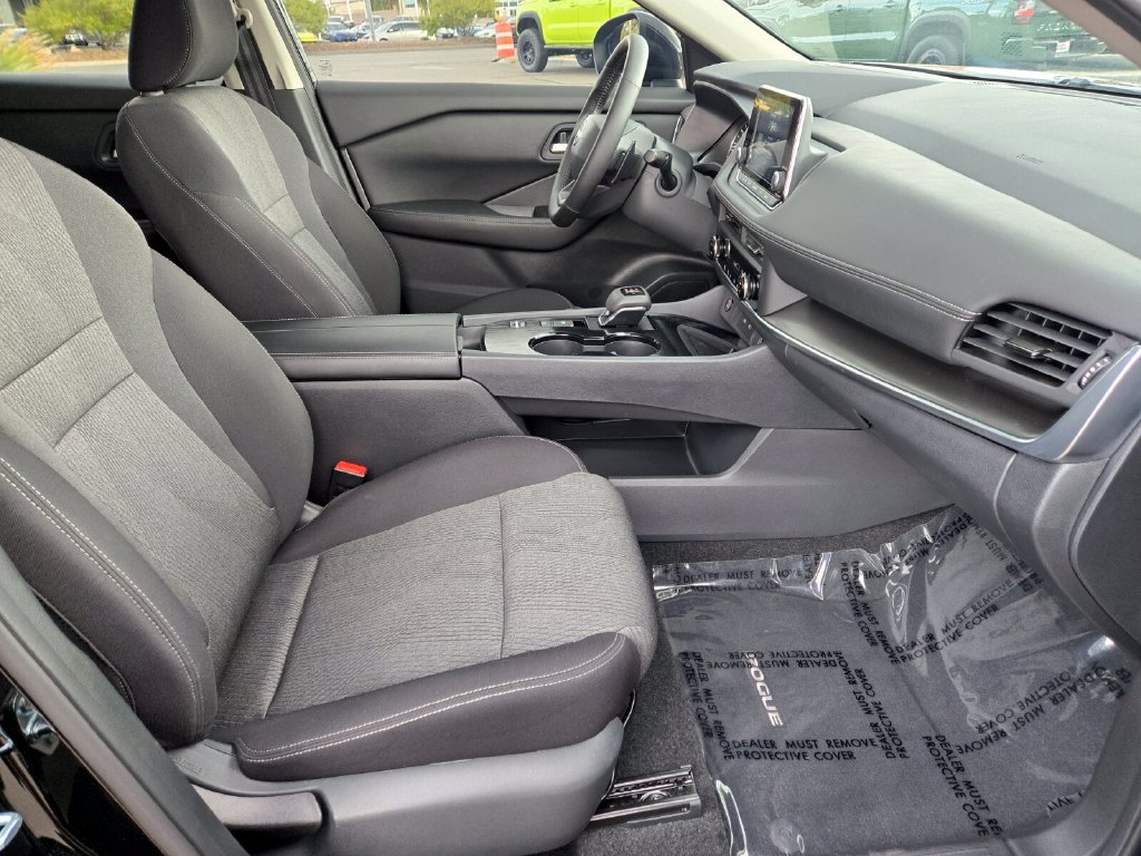 Certified 2026 Nissan Rogue SV FWD image 22