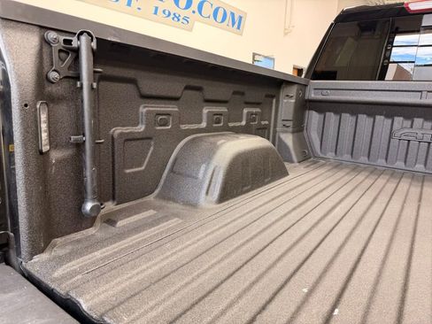 Used 2023 GMC Sierra 1500 AT4 w/ AT4 Preferred Package image 11