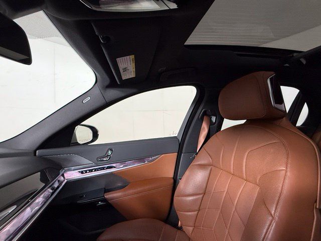 Used 2024 BMW i7 xDrive60 AWD/4WD image 19