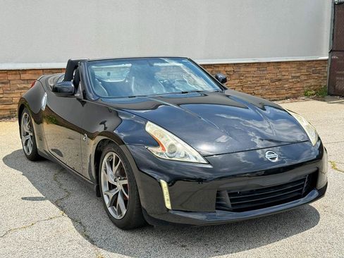 Used 2014 Nissan 370Z Touring w/ Sport Package RWD image 3