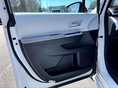 Used 2025 Toyota Sienna XLE w/ XLE Plus Package image 9