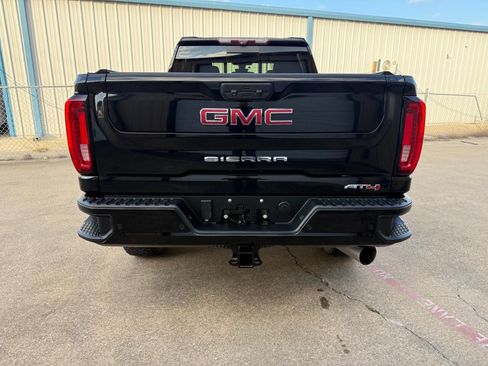 Used 2020 GMC Sierra 2500 AT4 w/ AT4 Premium Package image 8