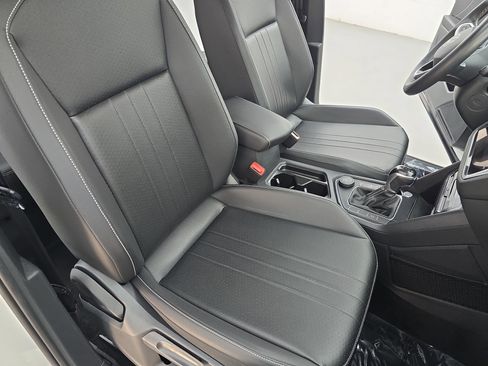 Certified 2022 Volkswagen Tiguan SE image 10