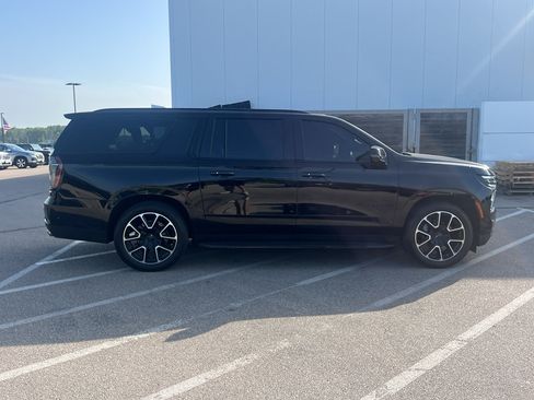Used 2025 Chevrolet Suburban RST w/ RST Capability Package AWD/4WD image 7