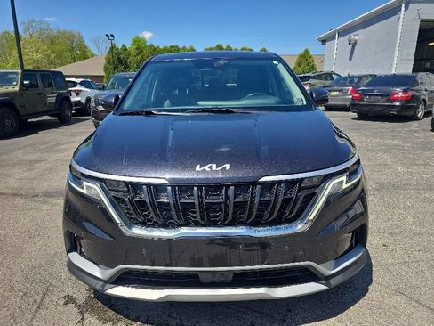 Used 2023 Kia Carnival EX FWD image 2