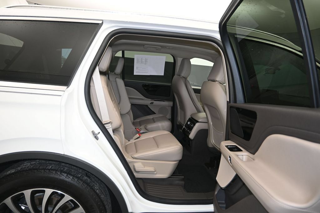 Used 2024 Lincoln Aviator 2WD w/ Premium Package image 27