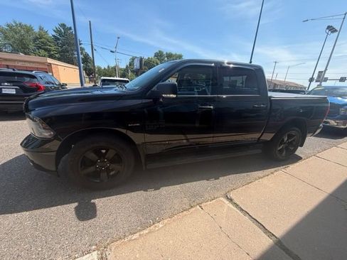 Used 2019 RAM 1500 Classic SLT w/ Black Appearance Group AWD/4WD image 5