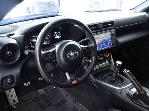 Used 2022 Toyota GR86 Premium w/ ALL Weather Mat Package (TMS) RWD image 4