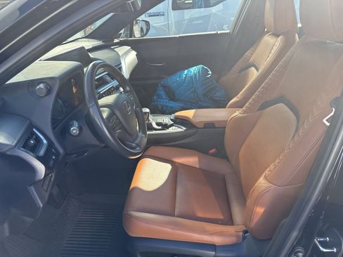 Used 2021 Lexus UX 250h w/ Premium Package image 5