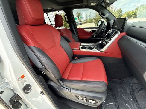 Used 2025 Lexus LX 700h F Sport AWD/4WD image 16