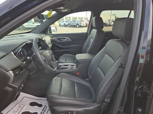 Used 2023 Chevrolet Traverse LT w/ LT Premium Package AWD/4WD image 17