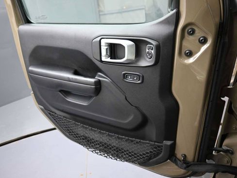 Used 2020 Jeep Gladiator Sport w/ Quick Order Package 24S AWD/4WD image 10