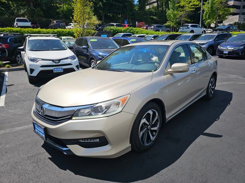 Used 2016 Honda Accord EX image 4