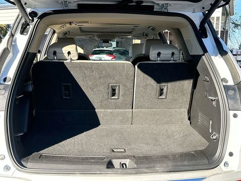 Used 2020 Buick Enclave Premium w/ Sun and Sites Package image 28