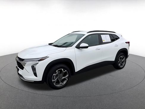 Used 2025 Chevrolet Trax LT image 8