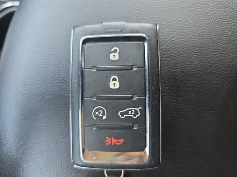 Used 2022 Jeep Grand Cherokee Laredo w/ Luxury Tech Group I AWD/4WD image 12