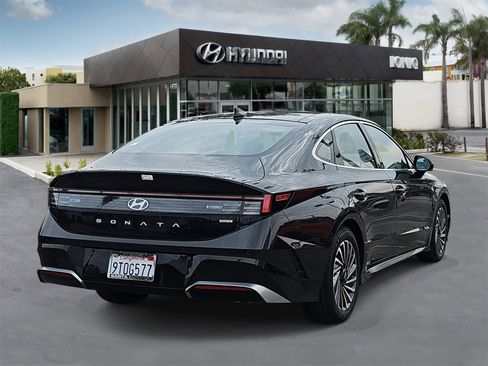 Certified 2025 Hyundai Sonata Limited image 3