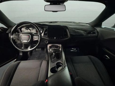 Used 2016 Dodge Challenger SXT RWD image 9