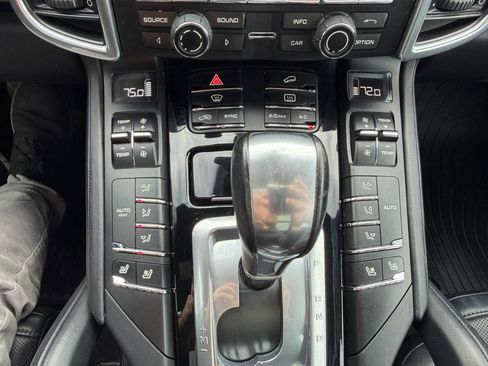 Used 2014 Porsche Cayenne Platinum Edition image 42