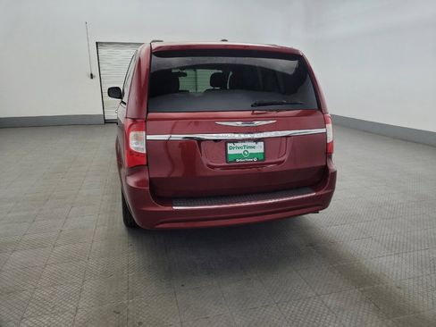 Used 2014 Chrysler Town & Country Touring w/ Driver Convenience Group image 6