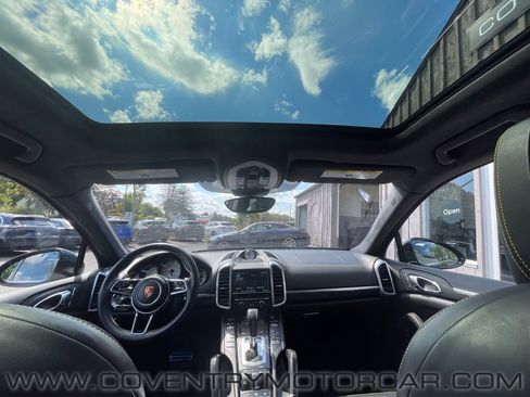 Used 2016 Porsche Cayenne Turbo S image 23
