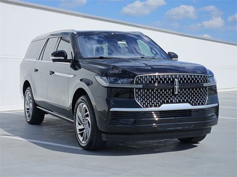 New 2025 Lincoln Navigator L Reserve image 3
