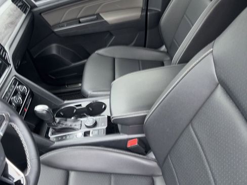 Used 2023 Volkswagen Atlas Cross Sport SE w/ Panoramic Sunroof Package image 3