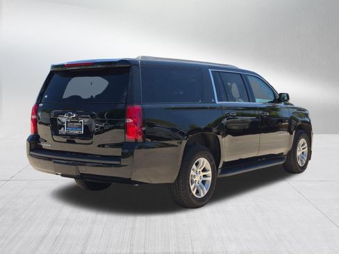 Used 2017 Chevrolet Suburban LT w/ Luxury Package AWD/4WD image 4