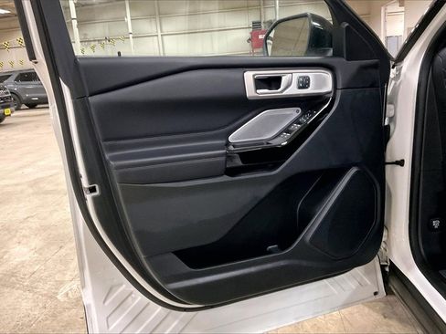 Certified 2022 Ford Explorer Platinum w/ Equipment Group 601A image 21