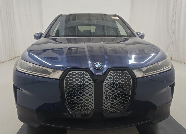 Used 2024 BMW iX xDrive50 w/ Premium Package AWD/4WD image 2