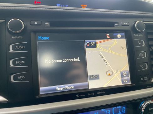 Used 2017 Toyota Highlander XLE image 35