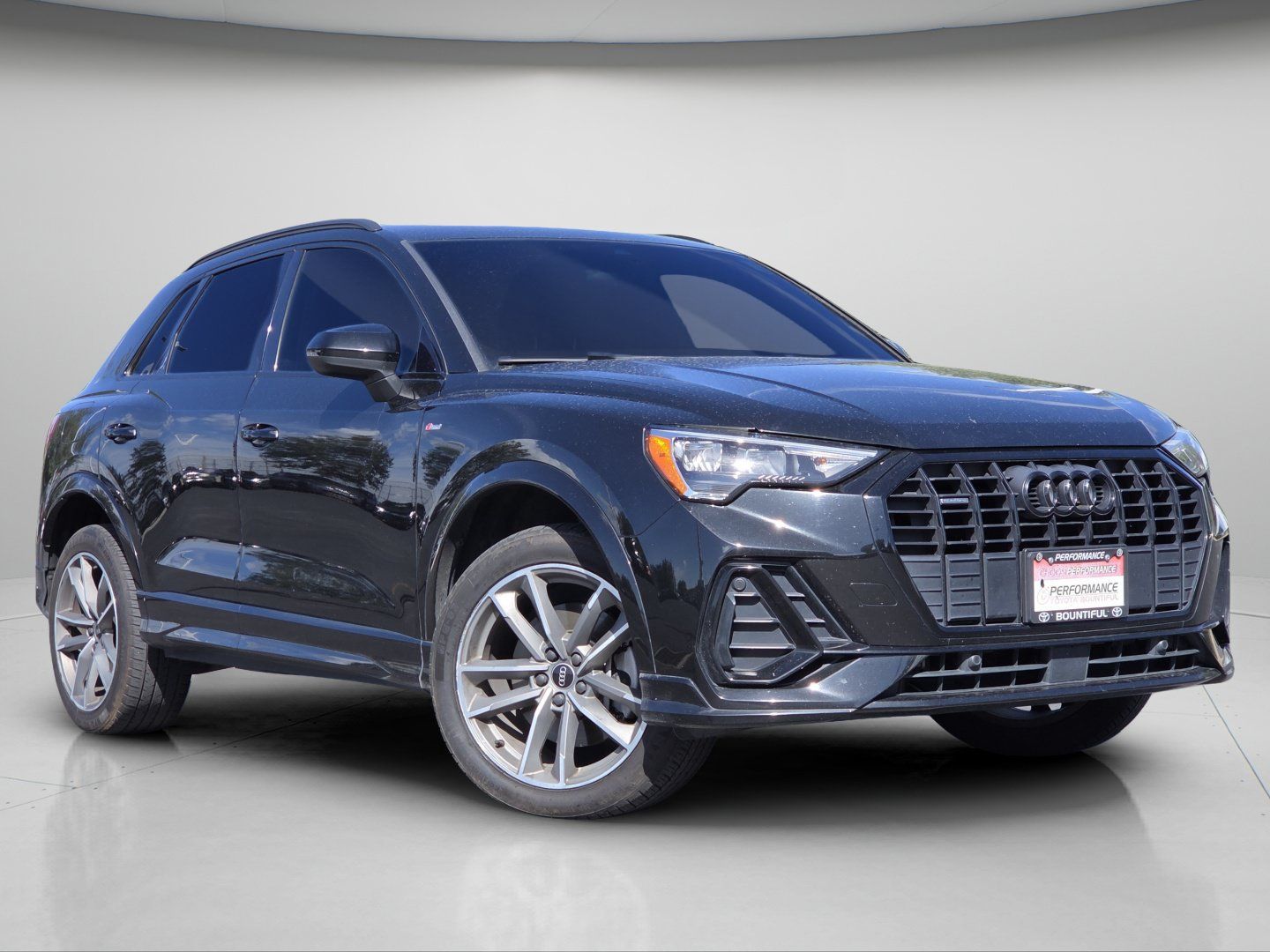 Used 2022 Audi Q3 2.0T Premium w/ Black Optic Sport Package AWD/4WD image 2