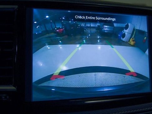 Used 2023 Chrysler Pacifica Limited FWD image 25