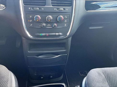 Used 2019 Dodge Grand Caravan SE FWD image 23