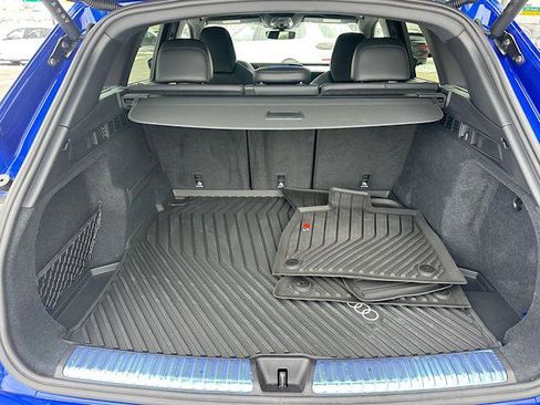 Used 2025 Audi SQ5 Prestige w/ Prestige Package image 11