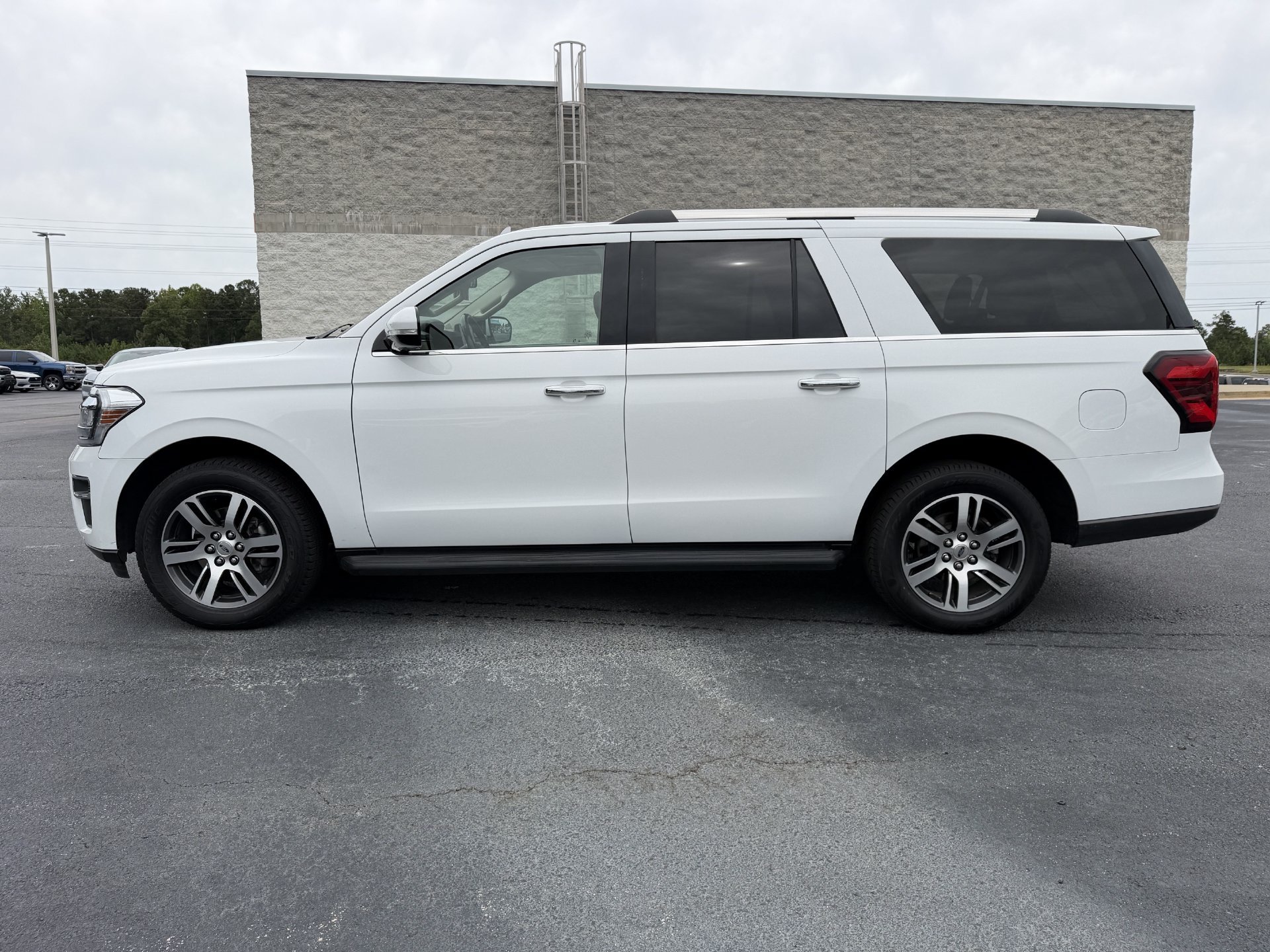 Used 2024 Ford Expedition Max Limited AWD/4WD image 16